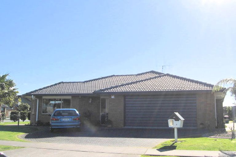 Photo of property in 1 Waipuna Place, Rototuna, Hamilton, 3210