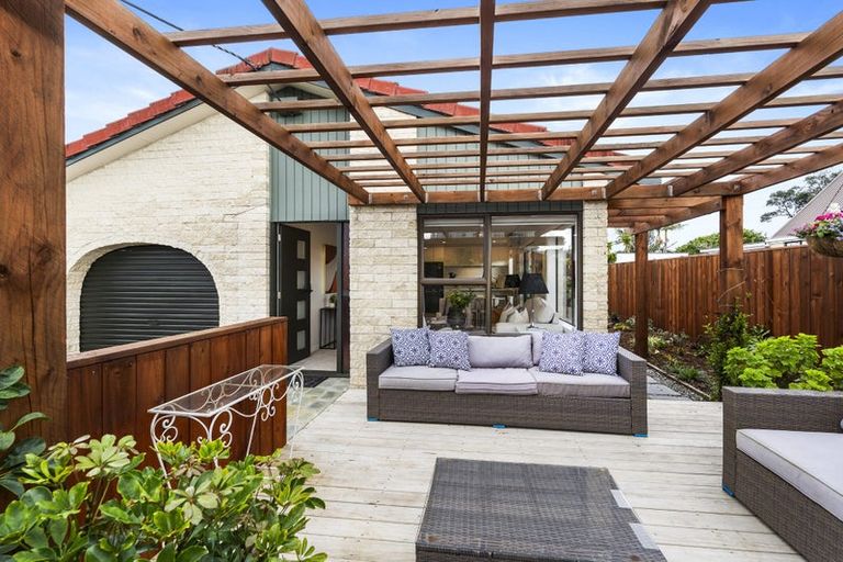 Photo of property in 1/16 Riverside Road, Orewa, 0931