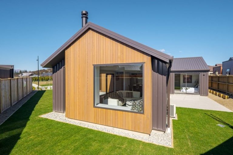 Photo of property in 5 Merivale Avenue, Wanaka, 9305