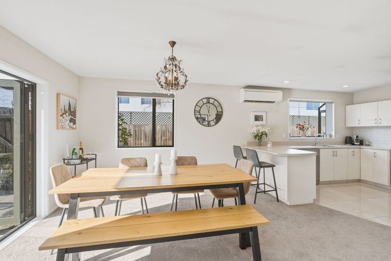 Photo of property in 3/118a Sawyers Arms Road, Northcote, Christchurch, 8052