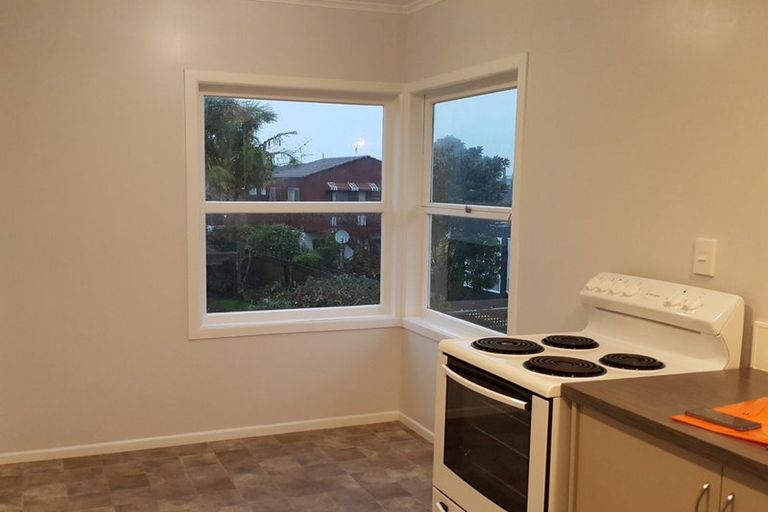 Photo of property in 28-30 Lake Pupuke Drive, Takapuna, Auckland, 0622
