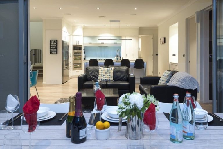 Photo of property in 43 Manor Park, Sunnyhills, Auckland, 2010