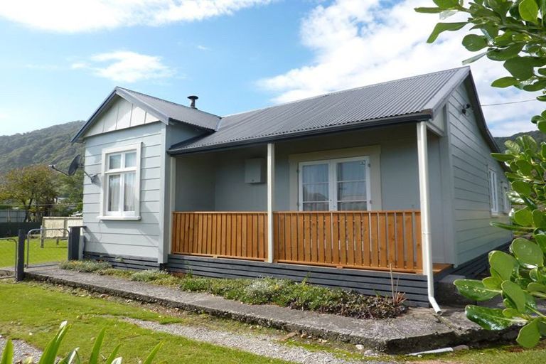 Photo of property in 3 Greenfield Street, Hector, 7822