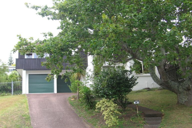 Photo of property in 13 Rossmore Terrace, Murrays Bay, Auckland, 0630