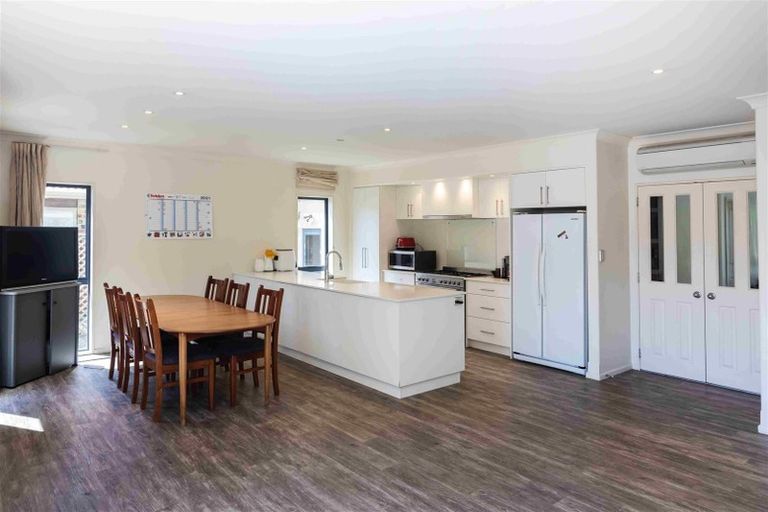 Photo of property in 28 Kinsella Crescent, Aidanfield, Christchurch, 8025