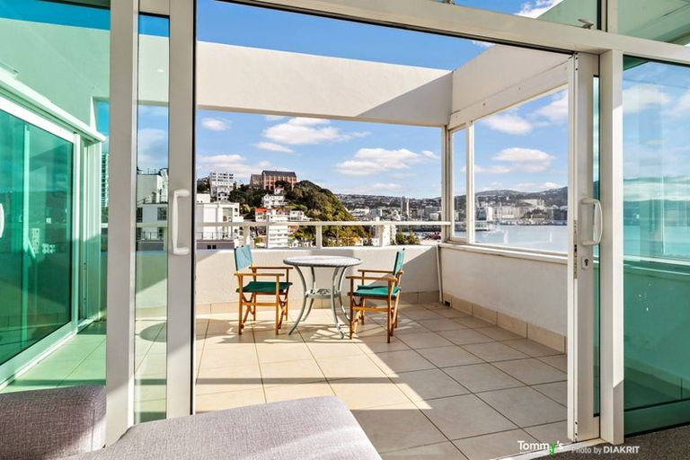 Photo of property in Oriana Apartments, 248 Oriental Parade, Oriental Bay, Wellington, 6011