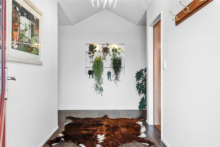 Photo of property in 15 Saddleback Green, Halswell, Christchurch, 8025