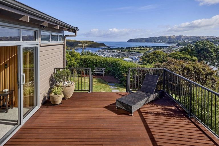 Photo of property in 33 Kiriwai Road, Paremata, Porirua, 5024