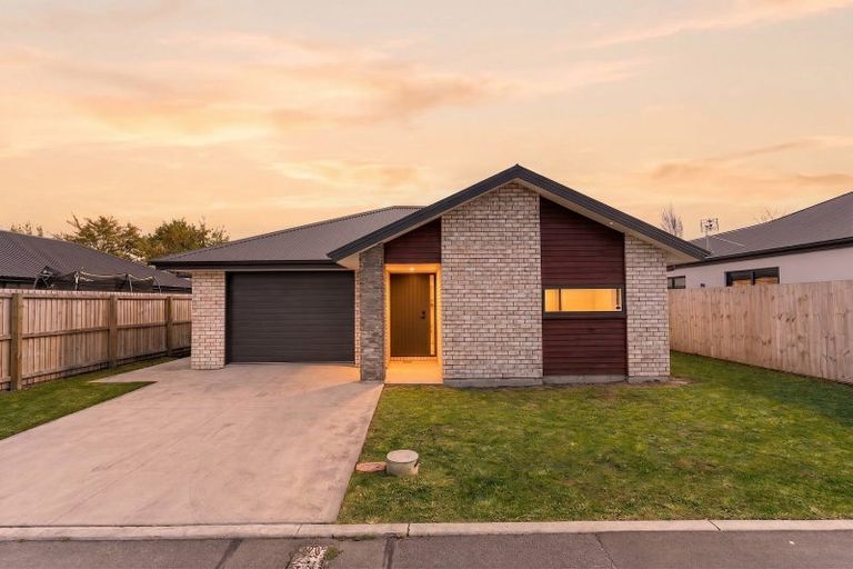 Photo of property in 10 Pitcaithly Street, Halswell, Christchurch, 8025