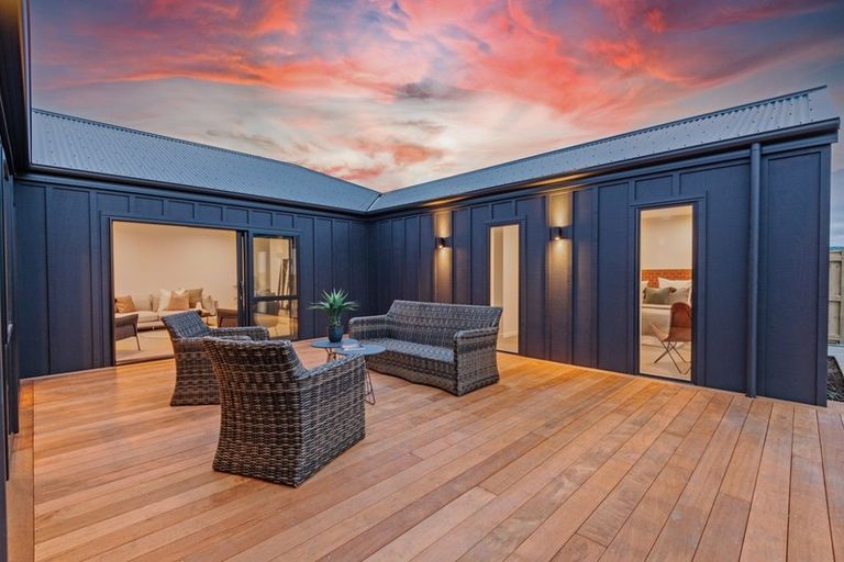 Photo of property in 45 Sardinia Grove, Fitzherbert, Palmerston North, 4410