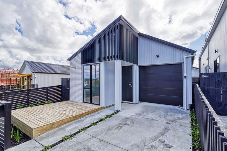 Photo of property in 20 Papai Lane, Massey, Auckland, 0614