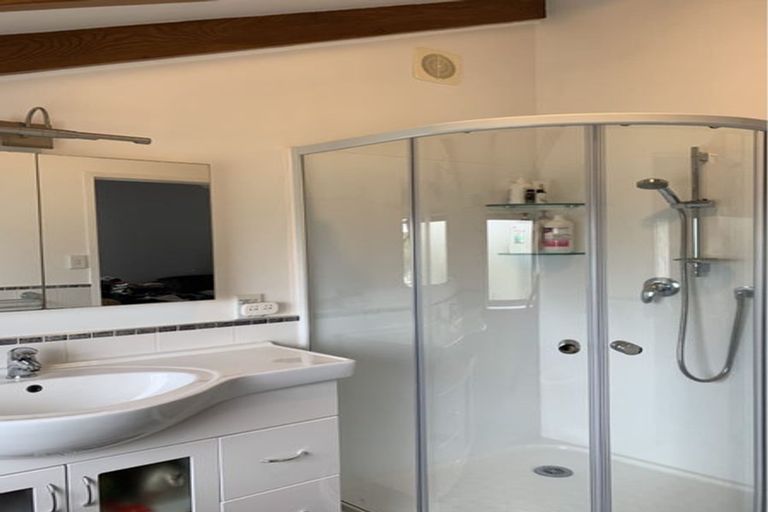 Photo of property in 10 Peterhouse Place, West Harbour, Auckland, 0618