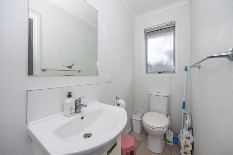 Photo of property in 12 Crescent Court, Melville, Hamilton, 3206