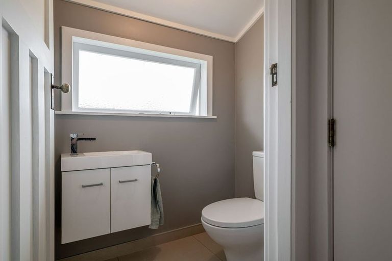 Photo of property in 24 Elmira Avenue, Hokowhitu, Palmerston North, 4410