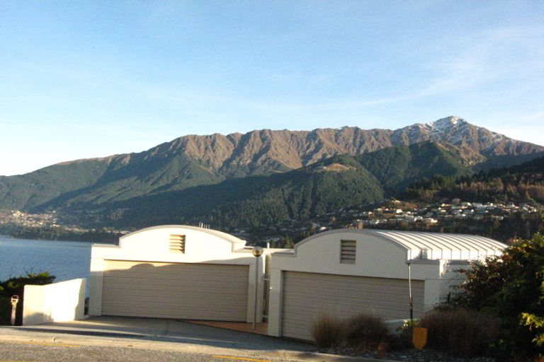 Photo of property in 15 Mincher Road, Kelvin Heights, Queenstown, 9300