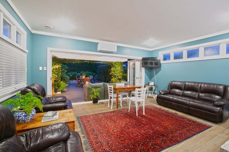 Photo of property in 76 Barrett Street, Westown, New Plymouth, 4310