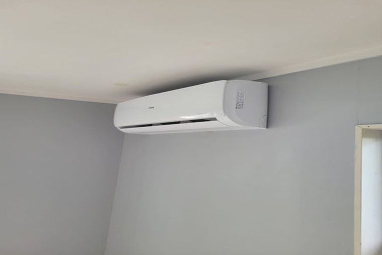 Photo of property in 2/23 Weldene Avenue, Glenfield, Auckland, 0629