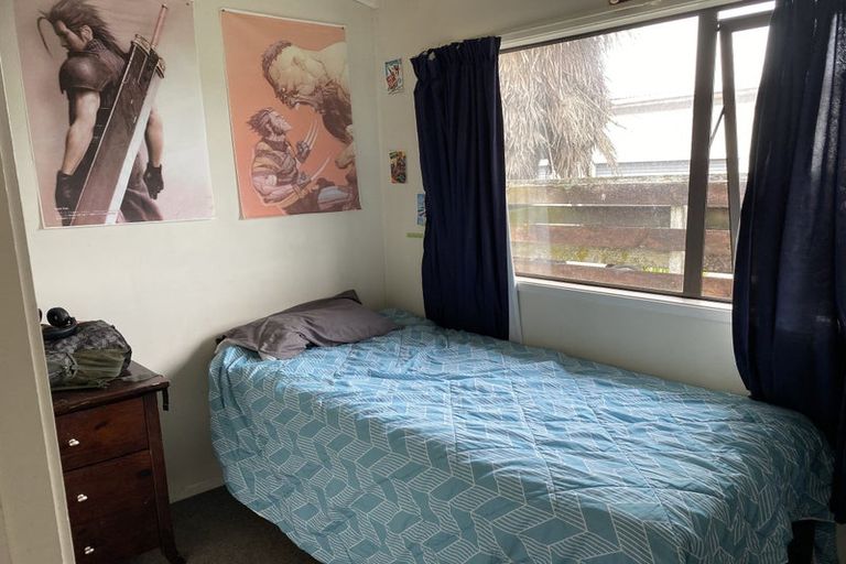 Photo of property in 17 Huruhuru Road, Massey, Auckland, 0614