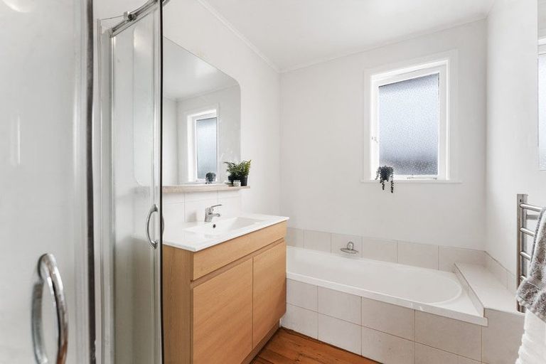 Photo of property in 2 Tyne Road, Forrest Hill, Auckland, 0620