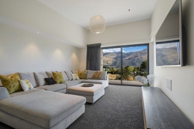 Photo of property in 5 Forest Heights, Wanaka, 9305