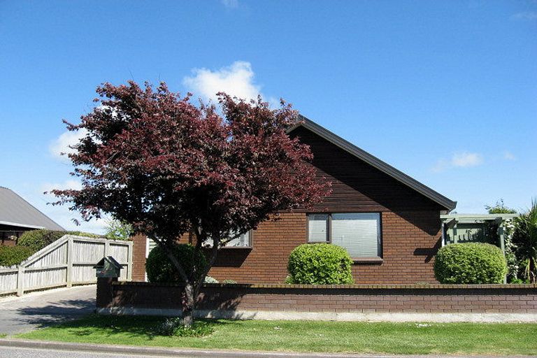 Photo of property in 16 Blakeley Place, Kaiapoi, 7630