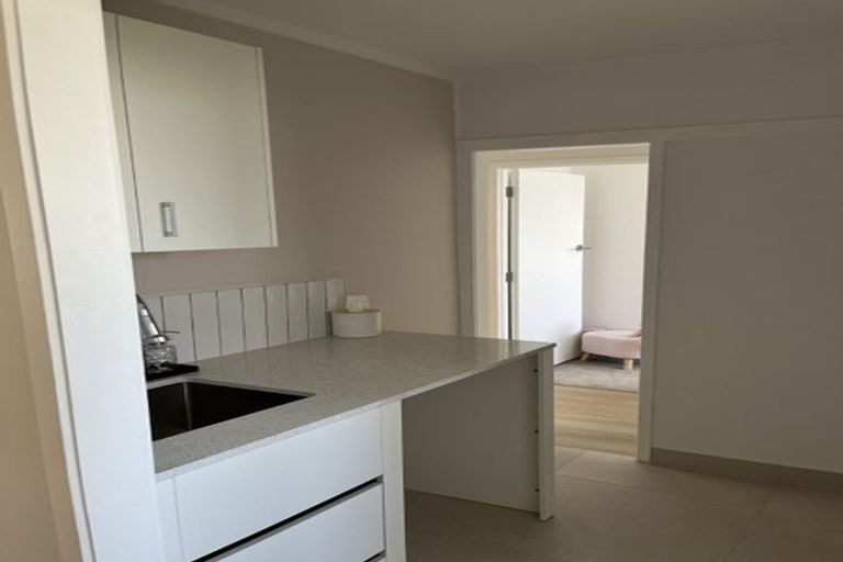Photo of property in 2/134 Edmonton Road, Te Atatu South, Auckland, 0610