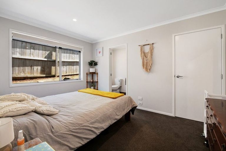 Photo of property in 19 Rauta Way, Helensville, 0800