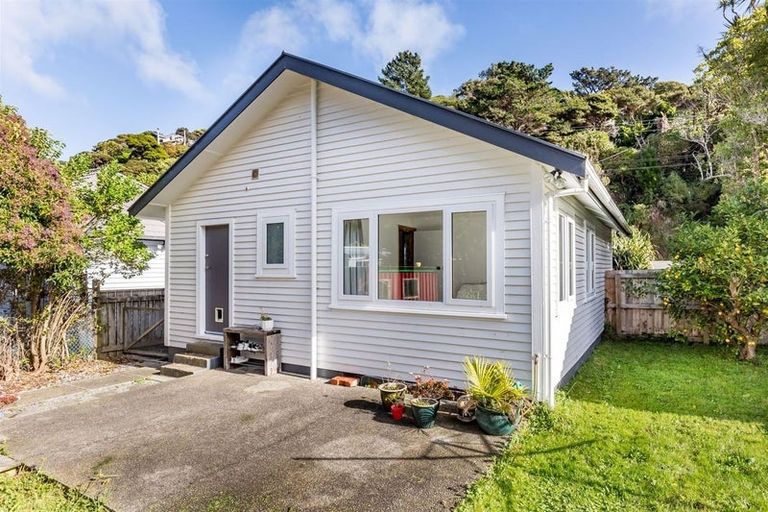 Photo of property in 66 Airlie Road, Plimmerton, Porirua, 5026
