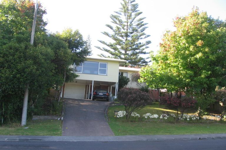 Photo of property in 13 Diana Drive, Glenfield, Auckland, 0627