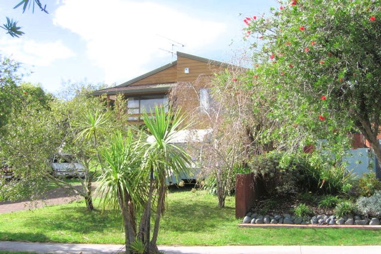 Photo of property in 11 Birman Close, Half Moon Bay, Auckland, 2012
