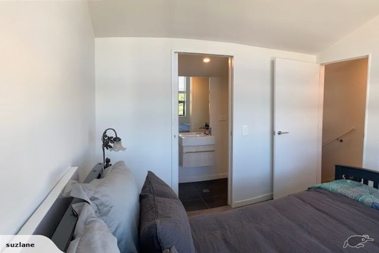 Photo of property in 2/2 Stone Street, Miramar, Wellington, 6022