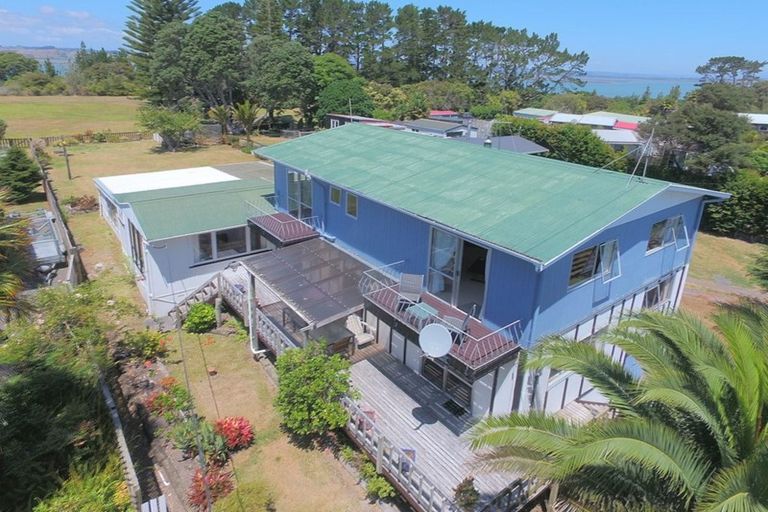Photo of property in 27 James Mcleod Road, Shelly Beach, South Head, 0874