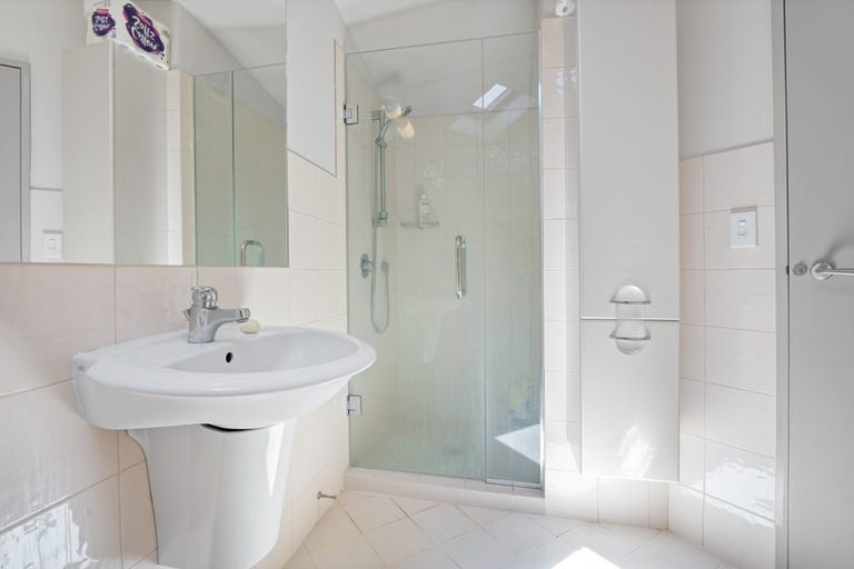 Photo of property in 2/6 Crete Avenue, Milford, Auckland, 0620