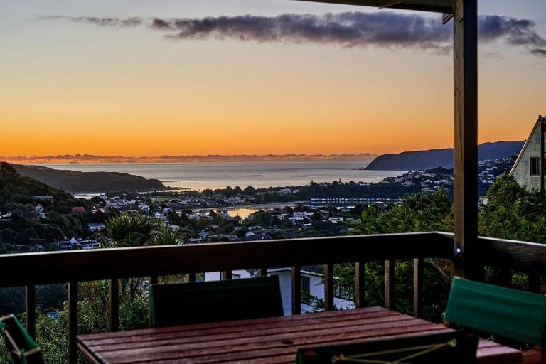 Photo of property in 36 Mercury Way, Whitby, Porirua, 5024