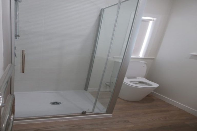 Photo of property in 2 Nikau Street, New Lynn, Auckland, 0600