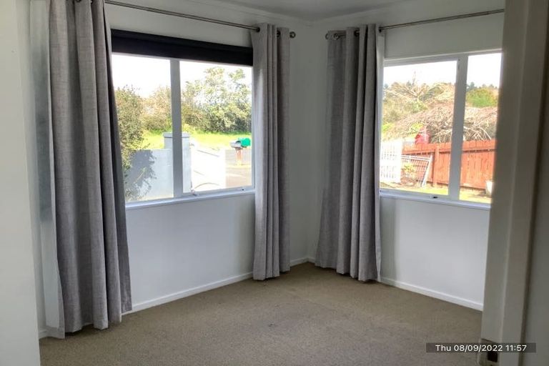 Photo of property in 84 Mcrobbie Road, Kingseat, Papakura, 2580