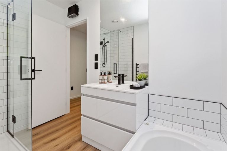 Photo of property in 71b Wairakei Road, Bryndwr, Christchurch, 8052