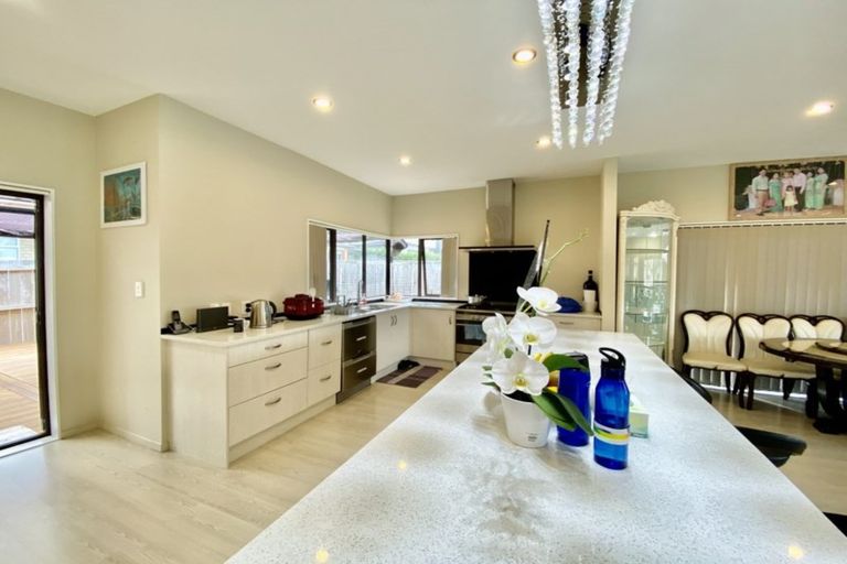 Photo of property in 26 Midhurst Avenue, Henderson, Auckland, 0612