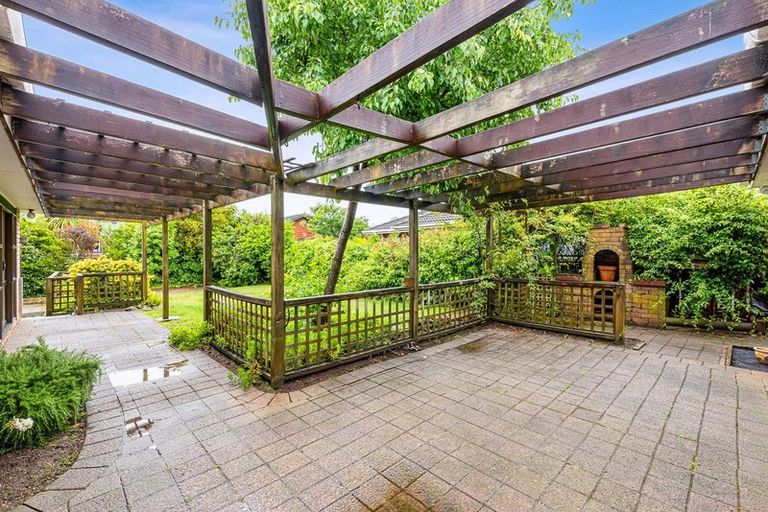 Photo of property in 33 Chilton Drive, Paraparaumu, 5032