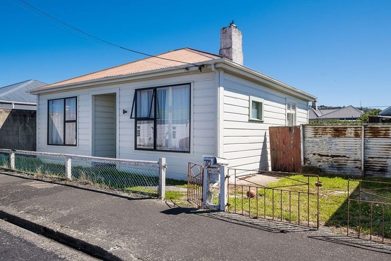 Photo of property in 10 Osmond Street, South Dunedin, Dunedin, 9012