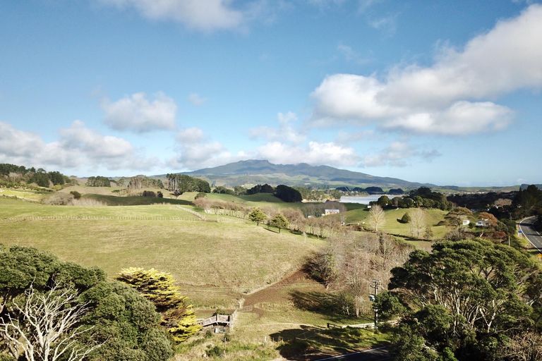 Photo of property in 4 Lorenzen Bay Road, Raglan, 3225