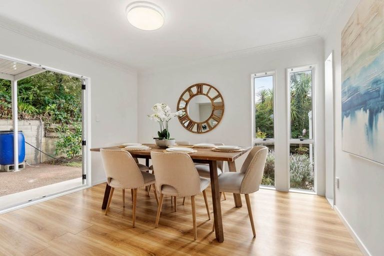 Photo of property in 2/6 Bellbird Rise, Murrays Bay, Auckland, 0630