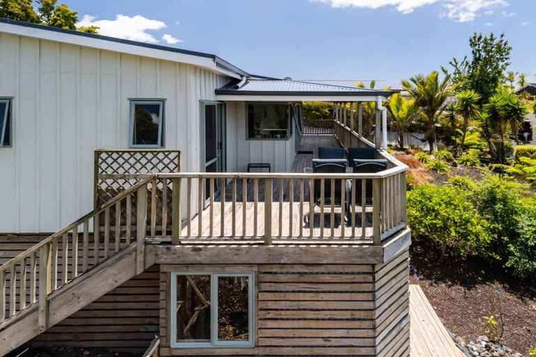 Photo of property in 1 Waterview Place, Haruru, 0204