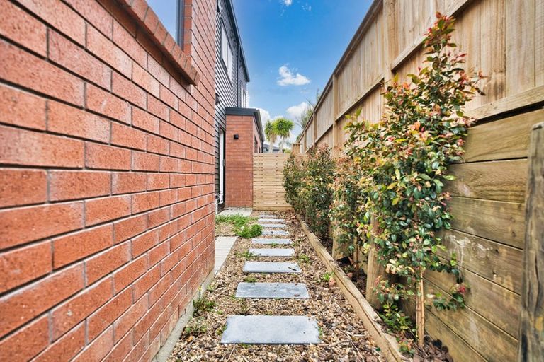 Photo of property in 2/5 Marsh Avenue, Forrest Hill, Auckland, 0620