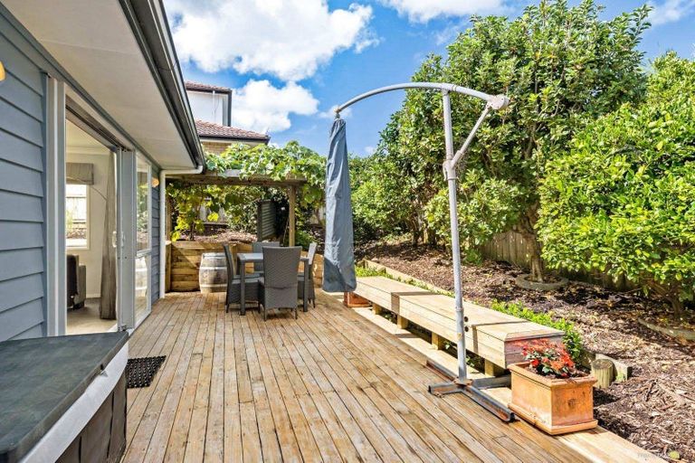 Photo of property in 7 Jomard Terrace, Northcross, Auckland, 0632