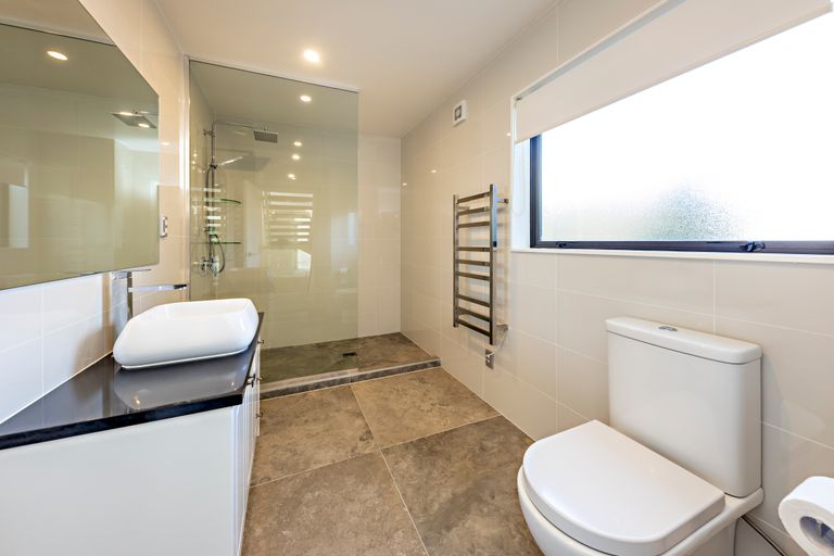 Photo of property in 40 Dawood Place, The Gardens, Auckland, 2105