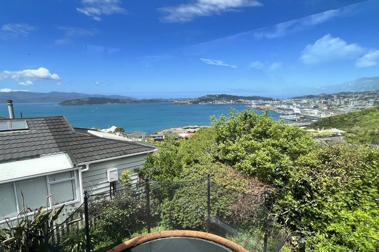 Photo of property in 18 Rama Crescent, Khandallah, Wellington, 6035