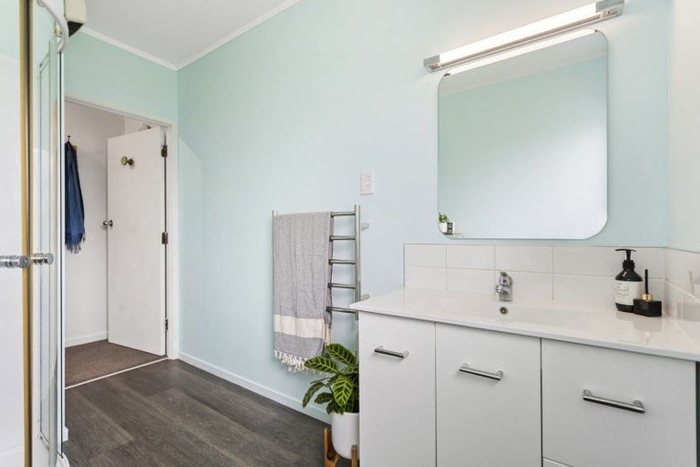 Photo of property in 1/2a Eskdale Road, Birkdale, Auckland, 0626