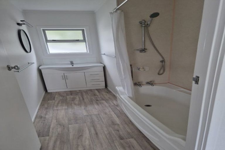 Photo of property in 2/6 Hemsway Place, Sunnyhills, Auckland, 2010