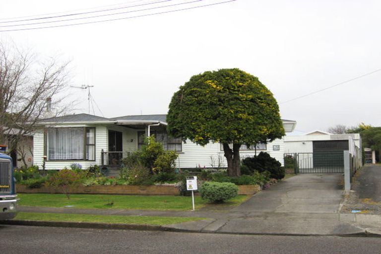 Photo of property in 24 Karaka Crescent, Levin, 5510